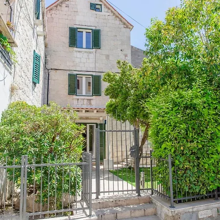 Apartment Jes Old Town Luxury