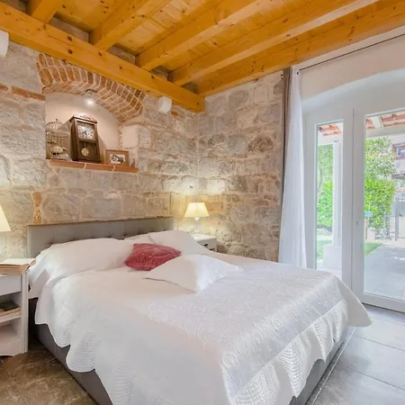 Jes Old Town Luxury Apartment Split