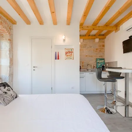Jes Old Town Luxury Apartment Split