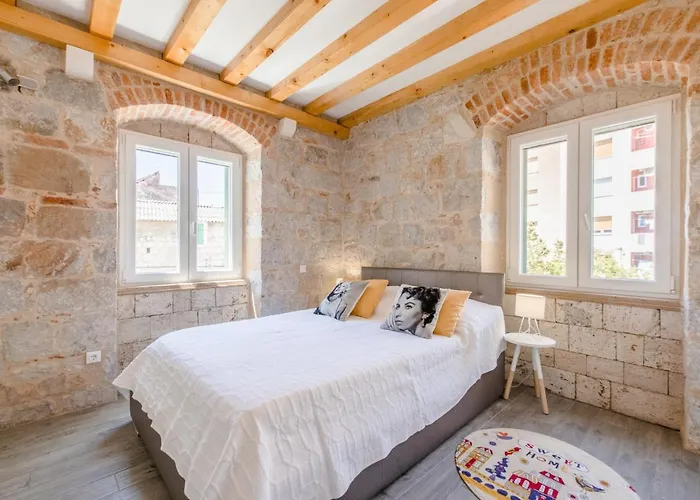 Jes Old Town Luxury Apartman *