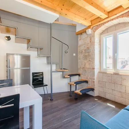 Jes Old Town Luxury דירה